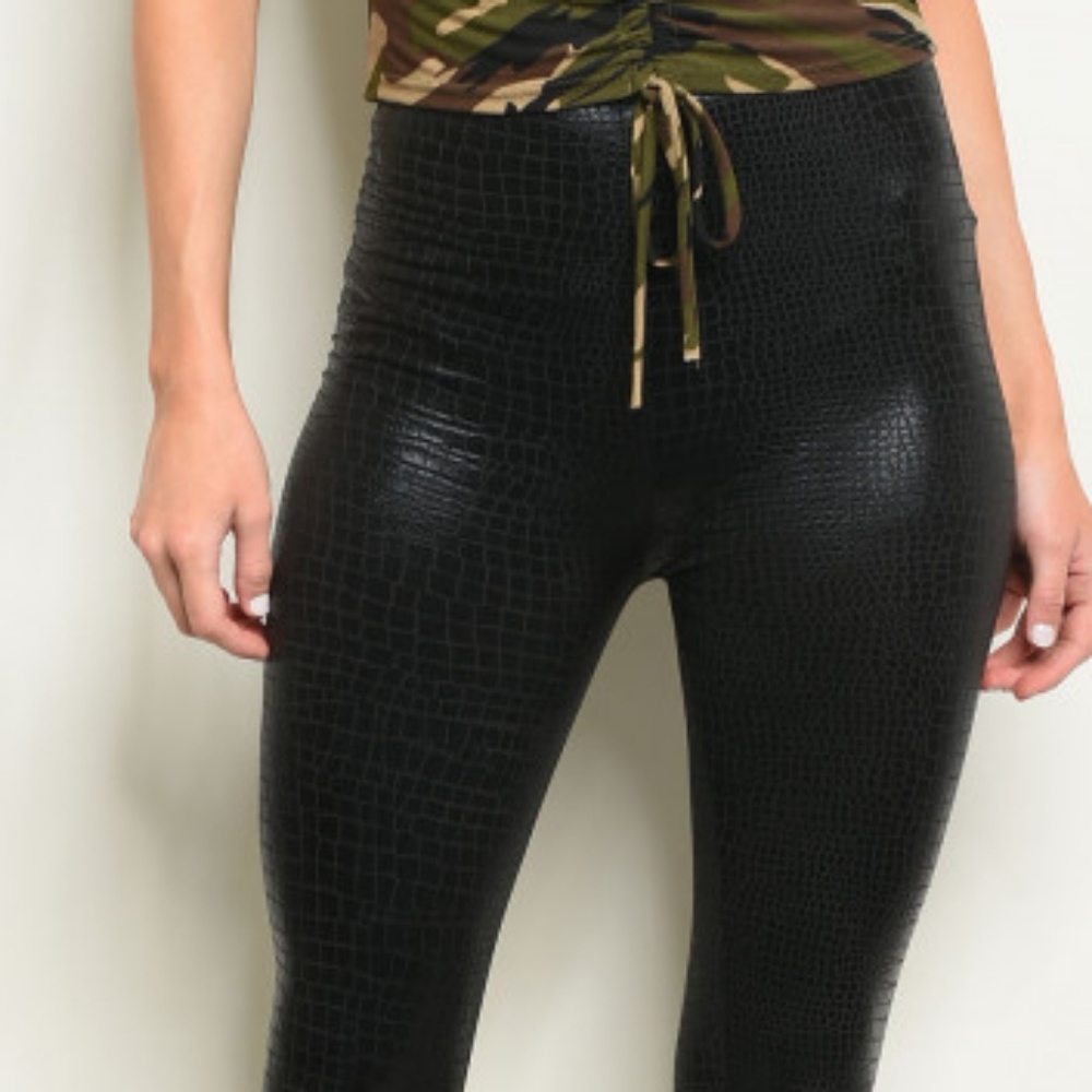 Sexy Giraffe Lux Faux Leather Stretchy Leggings!♡♡ - Picture 2 of 8